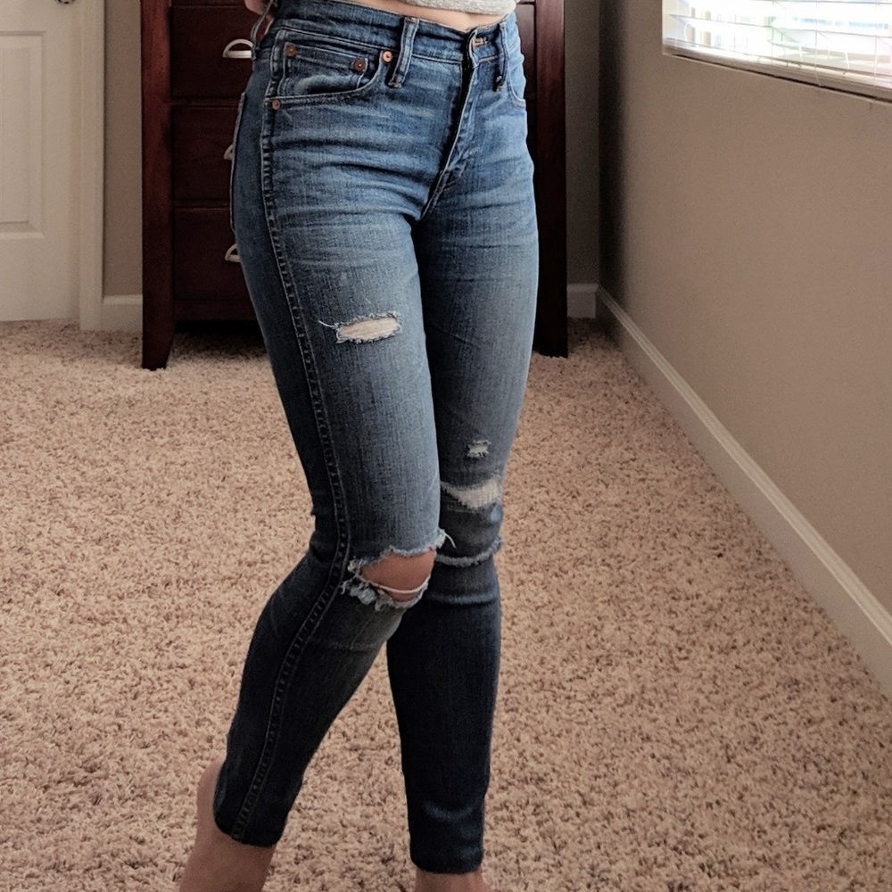 Distressed High Riser Skinny